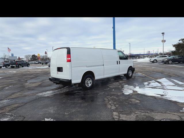 Used 2017 Chevrolet Express 3500 Extended image 30