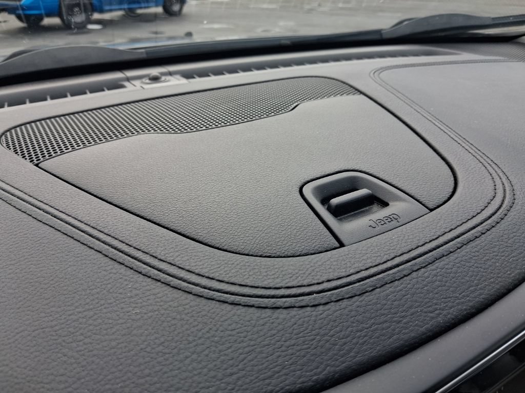 Used 2019 Jeep Cherokee Limited AWD/4WD image 19