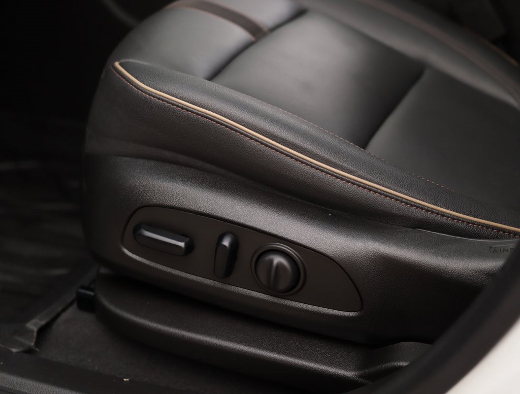 Used 2023 Chevrolet Blazer Premier w/ Enhanced Convenience Package image 23