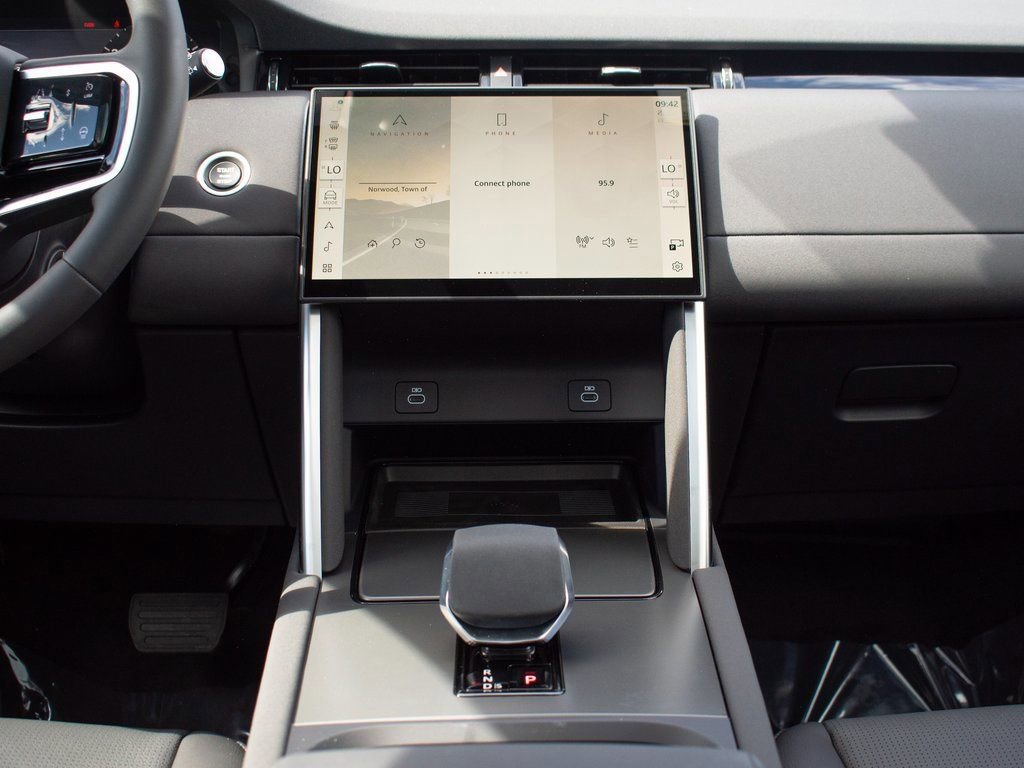 New 2024 Land Rover Discovery Sport S image 18