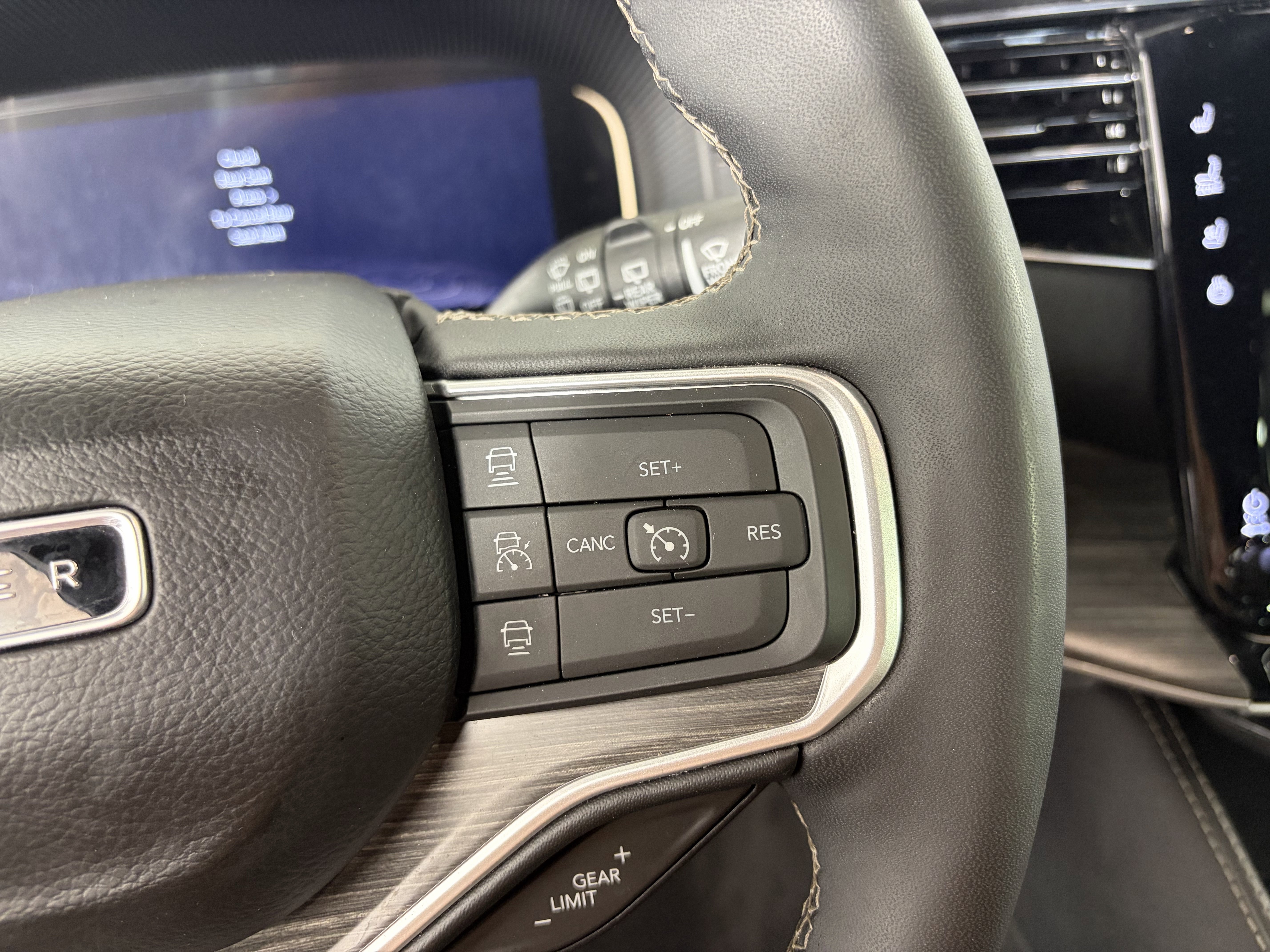 Used 2024 Jeep Wagoneer Series II image 33