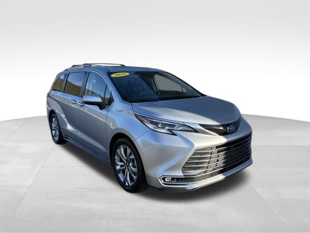Used 2021 Toyota Sienna Platinum image 3