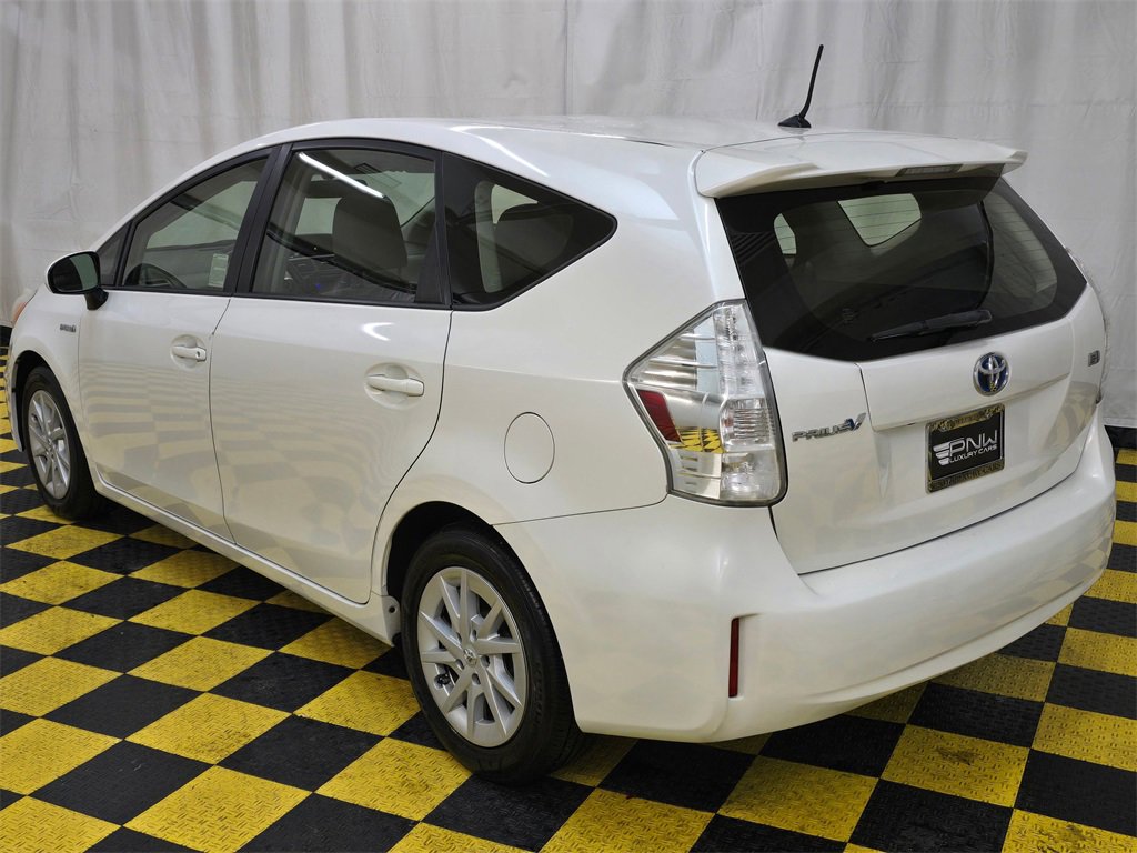 Used 2014 Toyota Prius V Two image 5