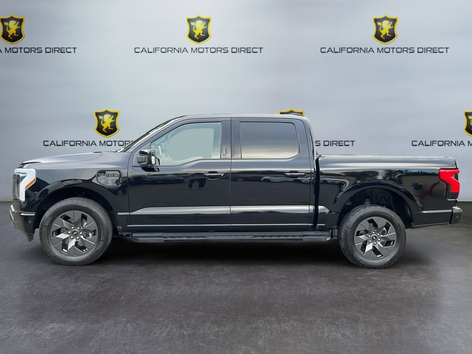 Used 2022 Ford F150 Lightning Lariat image 8