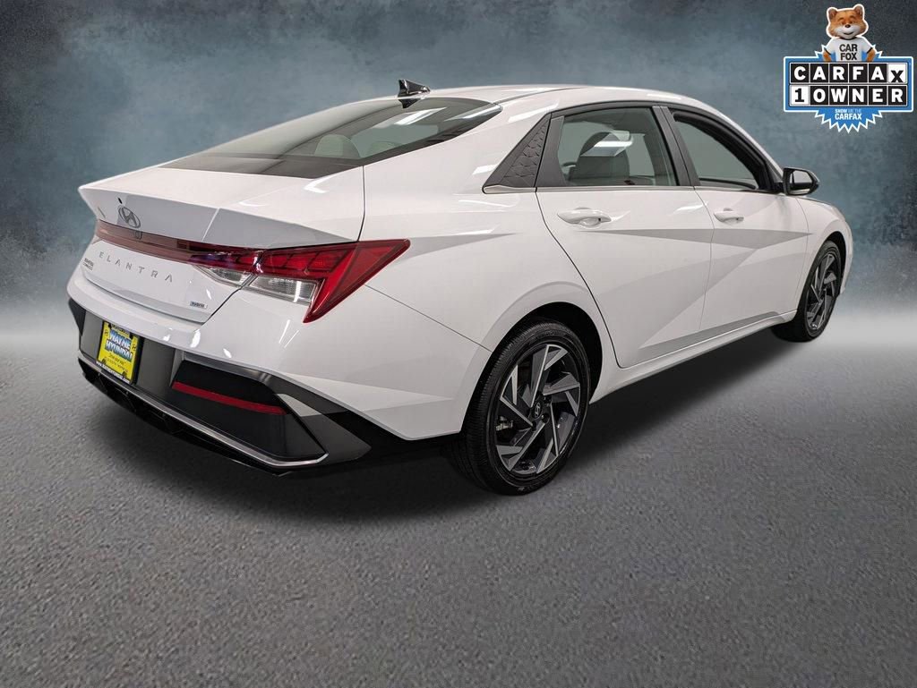 Used 2025 Hyundai Elantra Limited image 5