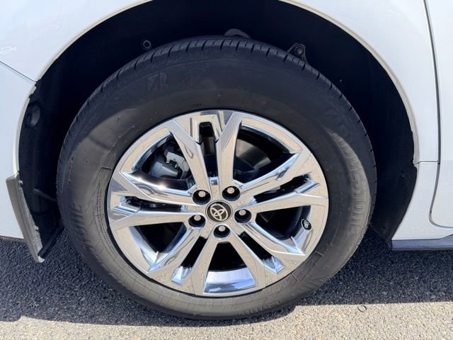 Used 2024 Toyota Sienna Platinum AWD/4WD image 10