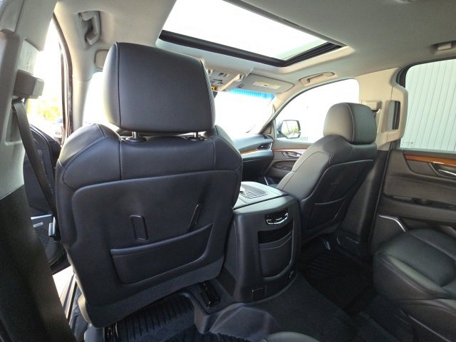 Used 2019 Cadillac Escalade ESV Luxury w/ Escalade Sport Edition image 18