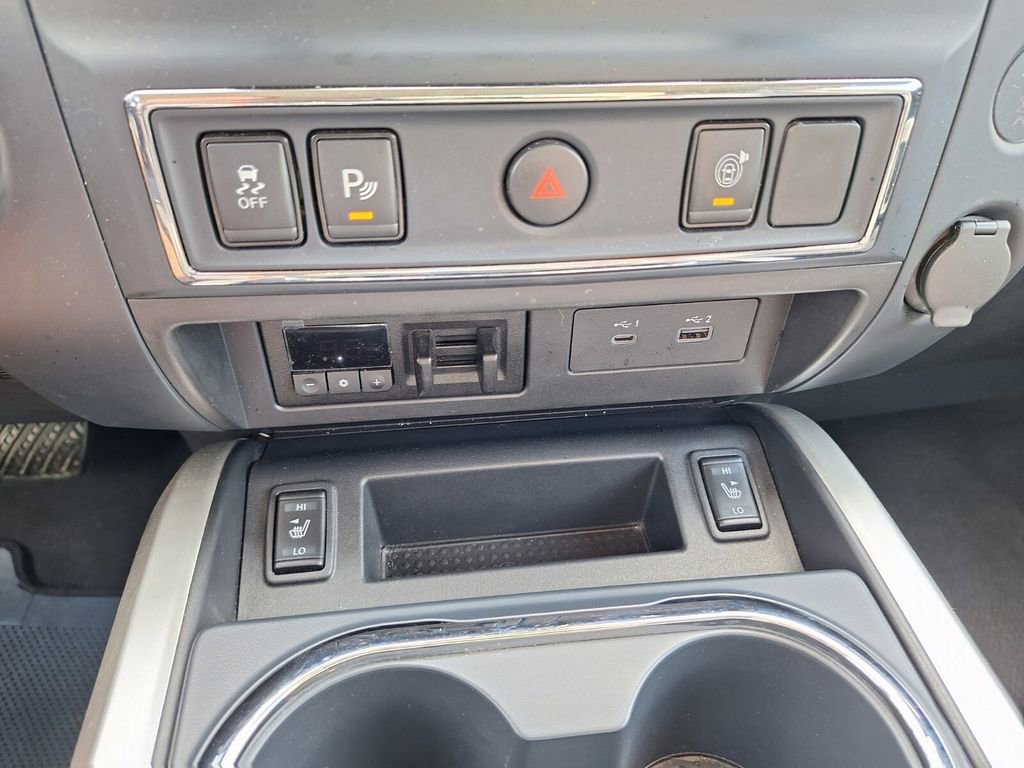 Used 2024 Nissan Titan SV w/ SV Convenience Package image 17