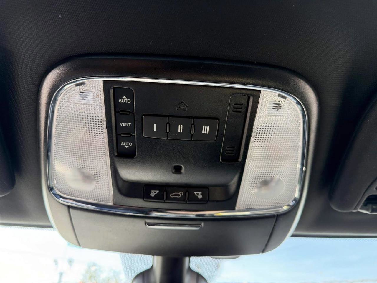 Used 2018 Jeep Grand Cherokee Limited AWD/4WD image 29