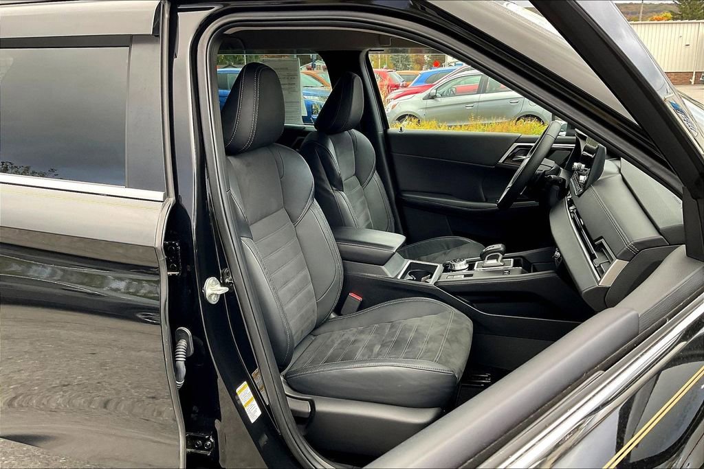 Used 2023 Mitsubishi Outlander SE image 7