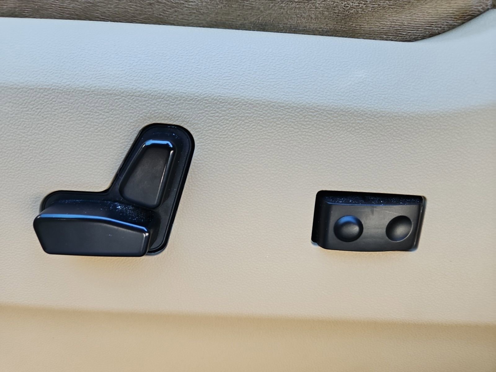 Used 2013 Dodge Grand Caravan Crew w/ Safety Sphere Group FWD image 21