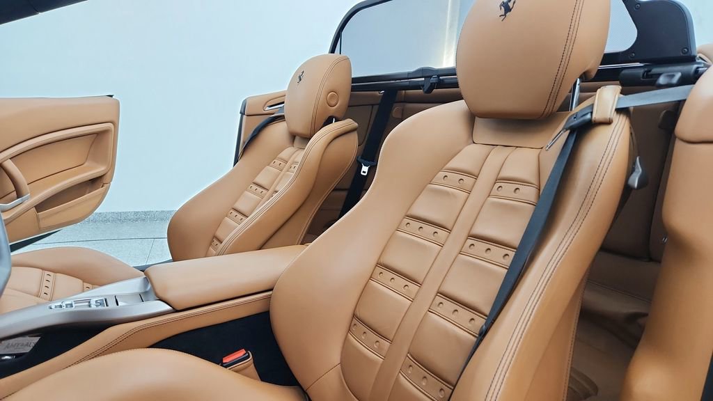 Used 2014 Ferrari California image 19