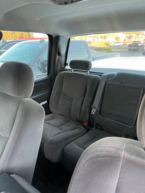 Used 2005 Chevrolet Silverado 2500 LS w/ Heavy-Duty Power Package AWD/4WD image 12