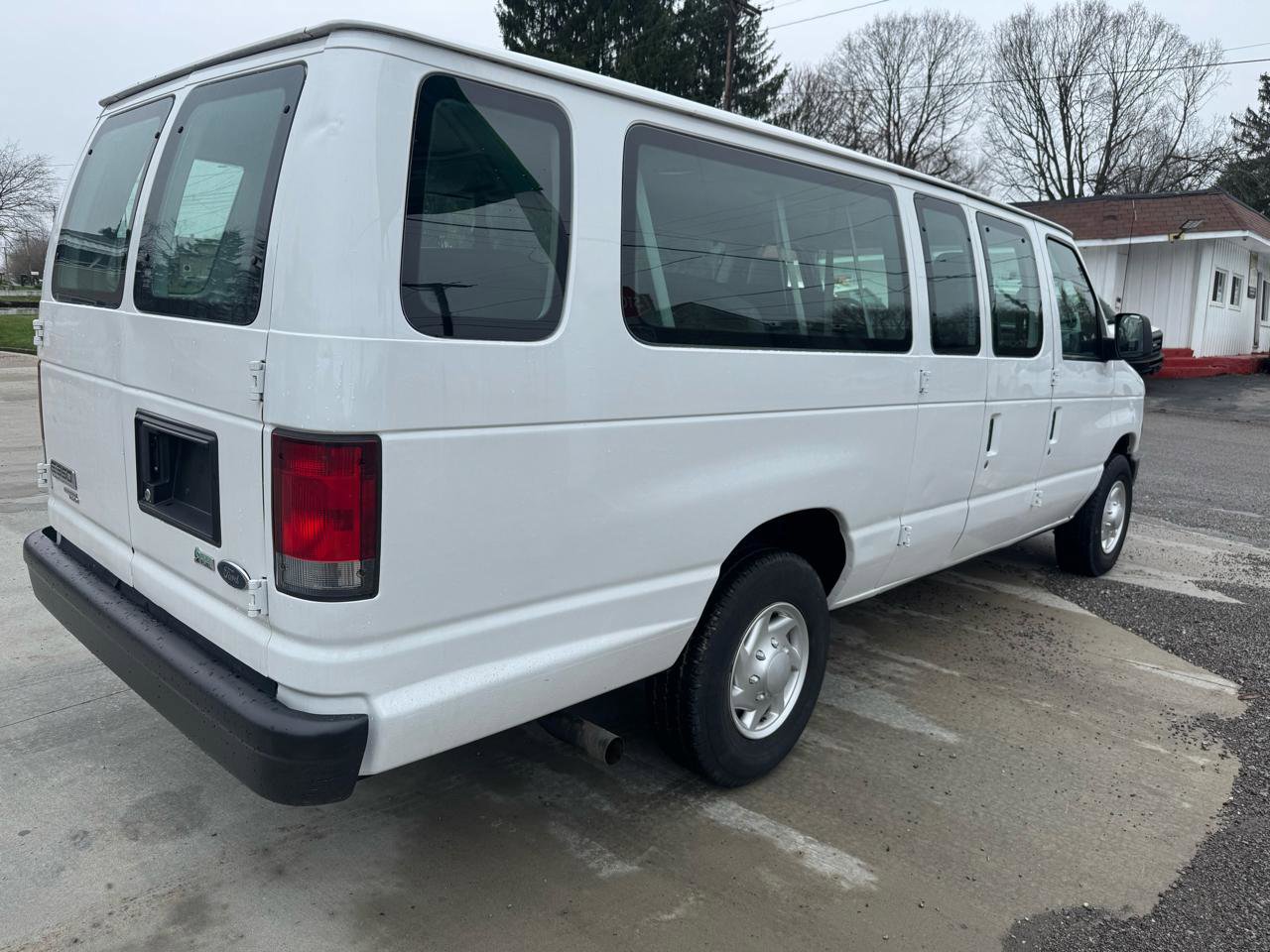 Used 2013 Ford E-350 and Econoline 350 XL RWD image 3