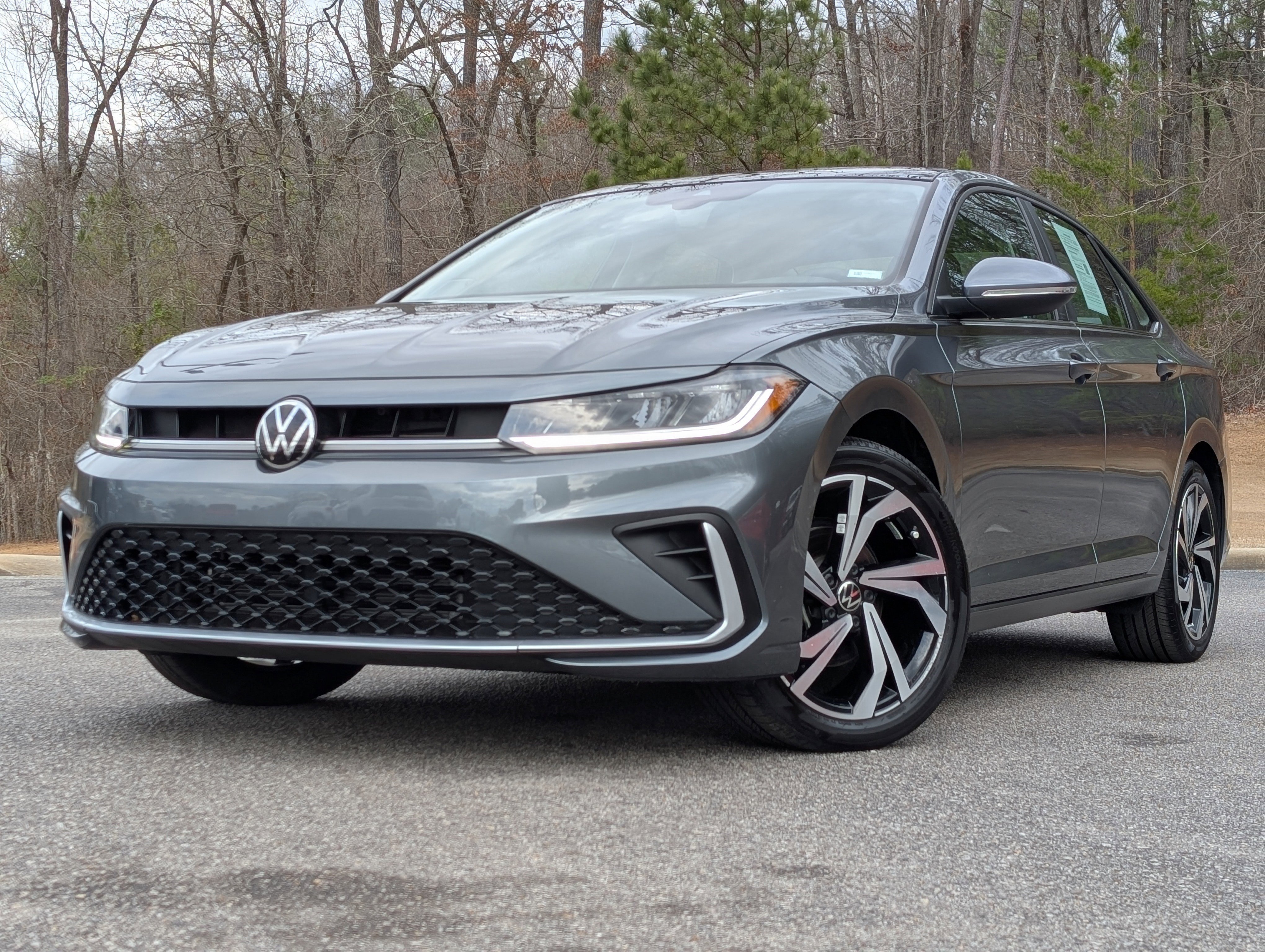 Used 2025 Volkswagen Jetta SEL image 4