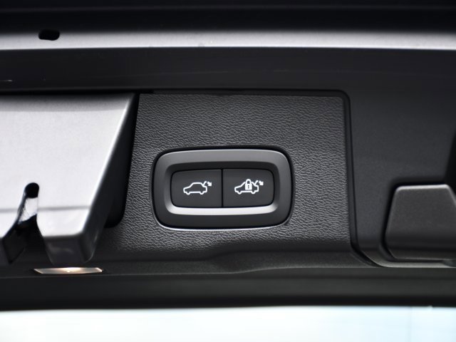 New 2025 Volvo XC60 T8 Plus w/ Protection Package Premier image 26