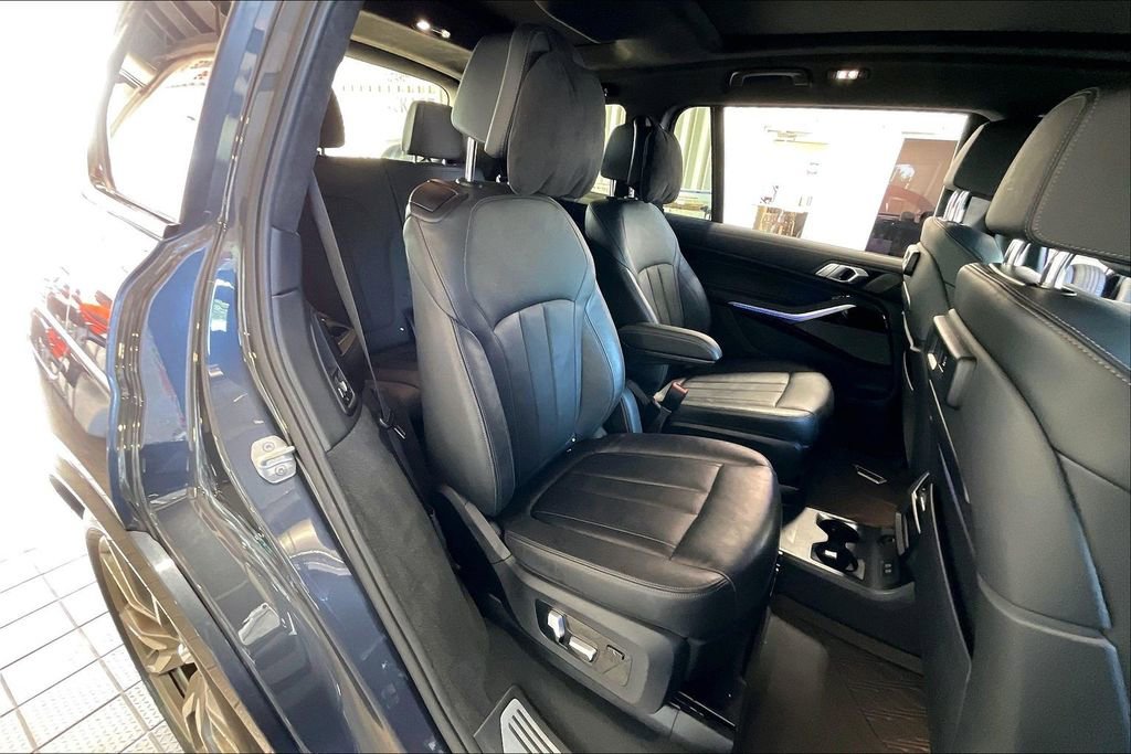 Used 2021 BMW X7 M50i w/ Cold Weather Package AWD/4WD image 17