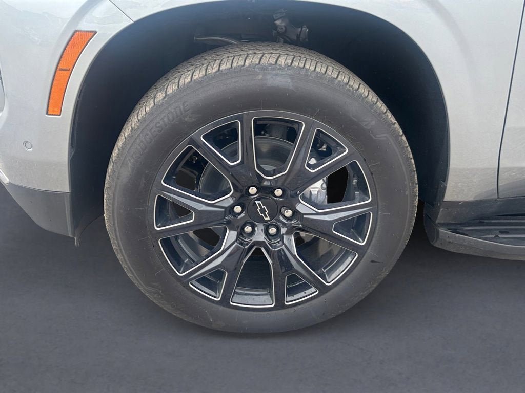 New 2025 Chevrolet Suburban Premier w/ Sun And Tow Package AWD/4WD image 9