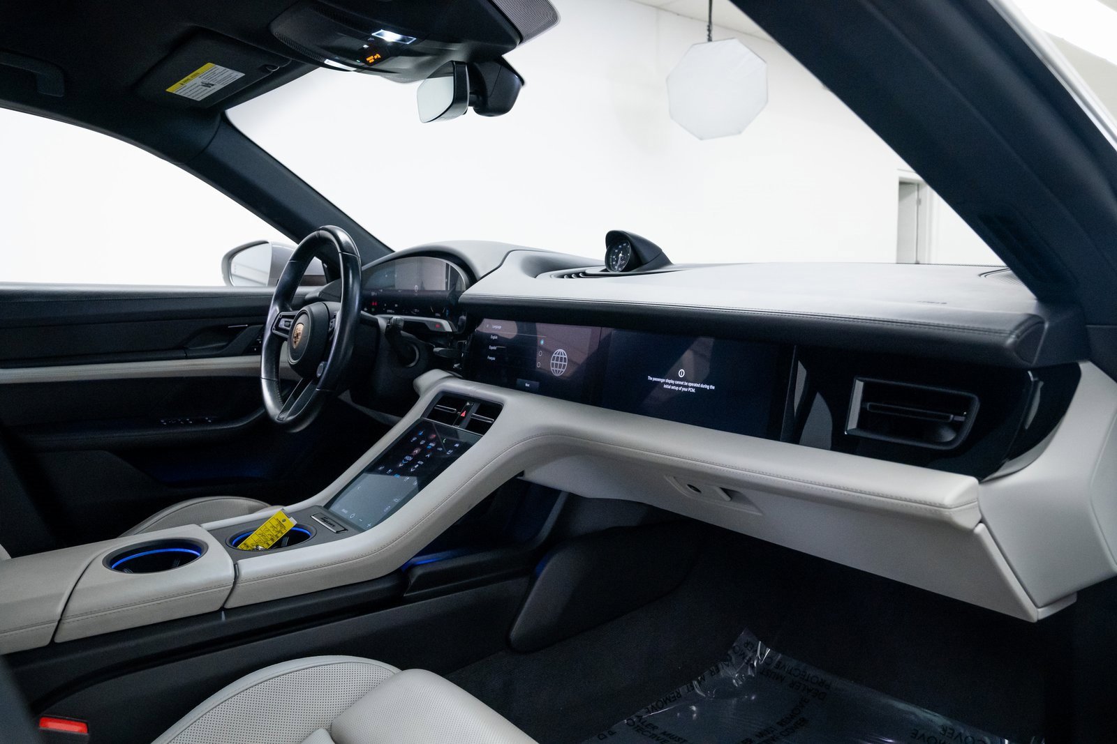 Used 2021 Porsche Taycan 4S w/ Premium Package image 25