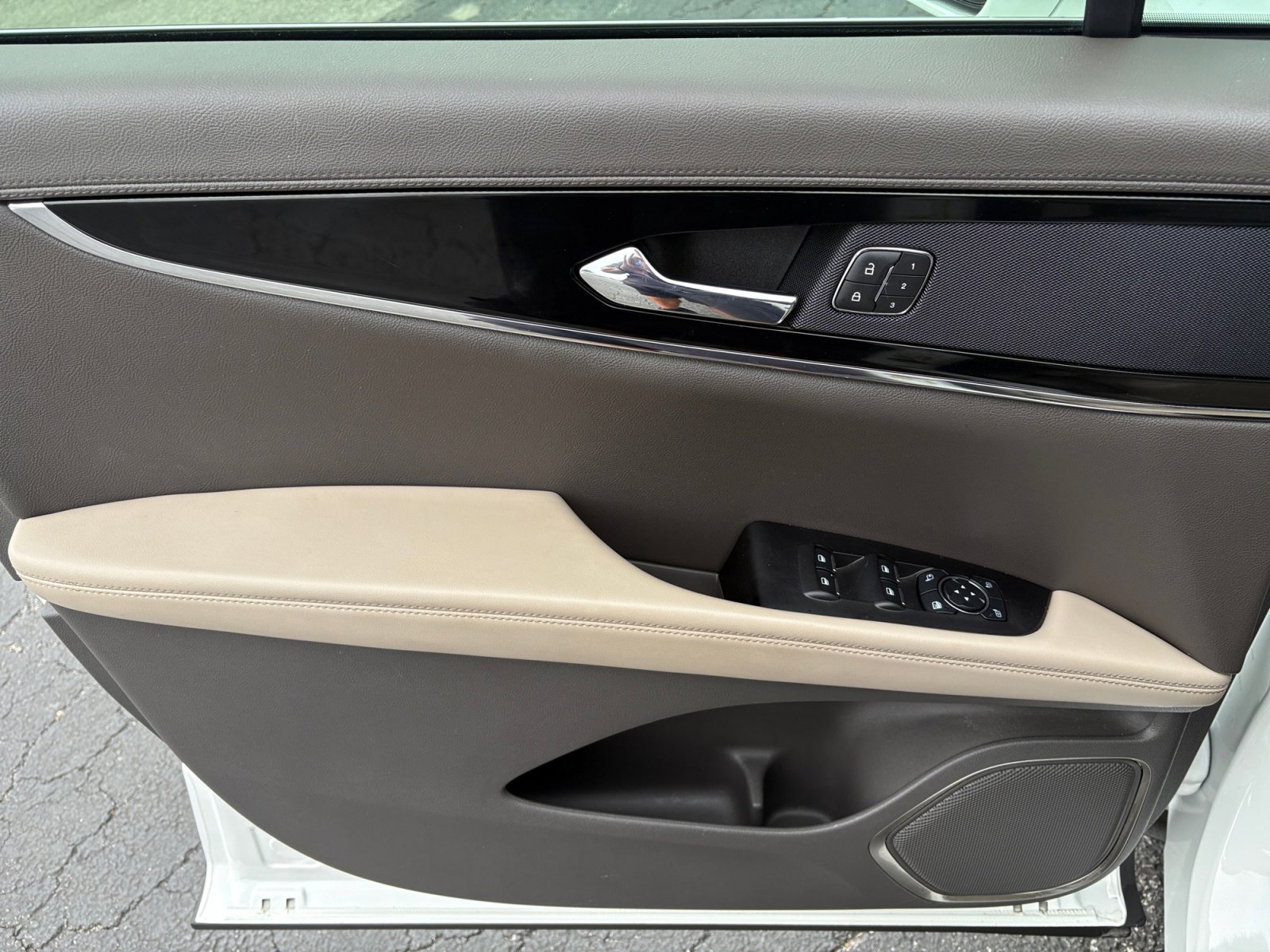Used 2023 Lincoln Nautilus AWD w/ Premium Package image 24