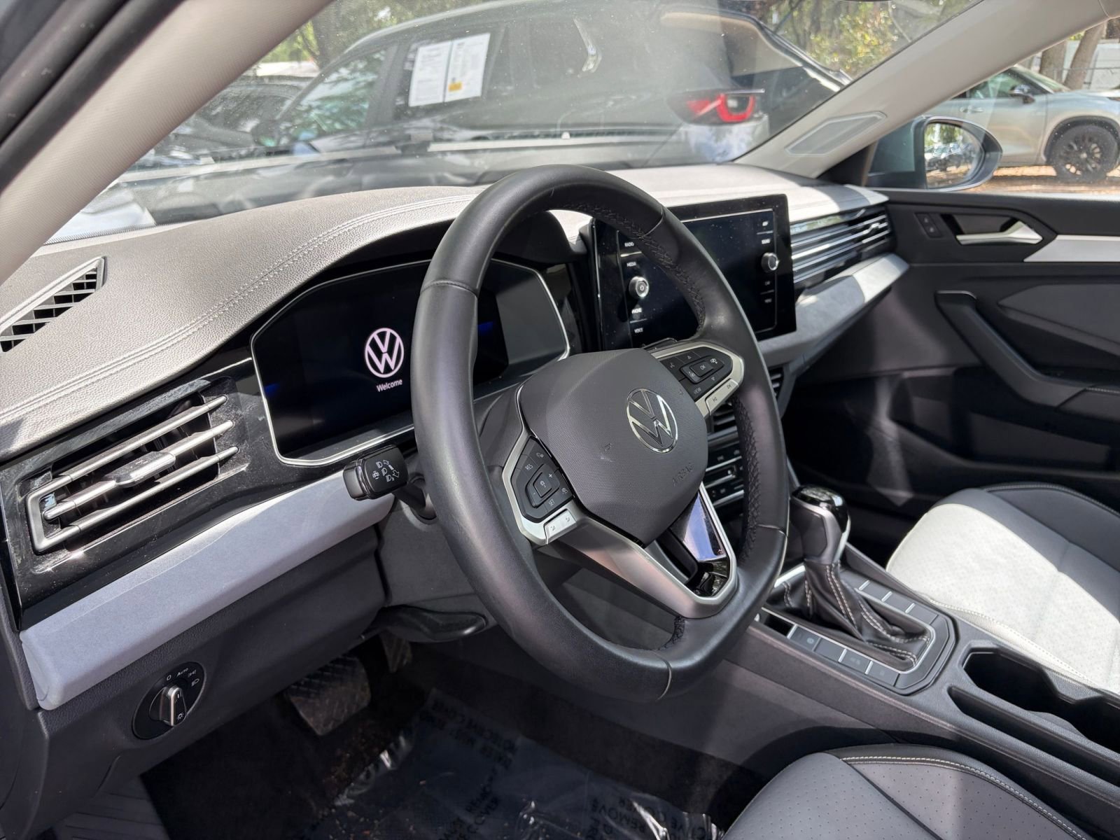 Used 2025 Volkswagen Jetta SE image 34