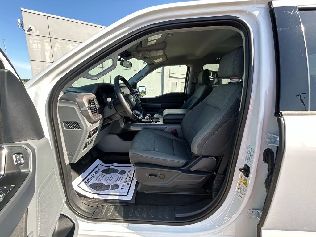 Used 2025 Ford F150 Lightning XLT AWD/4WD image 15