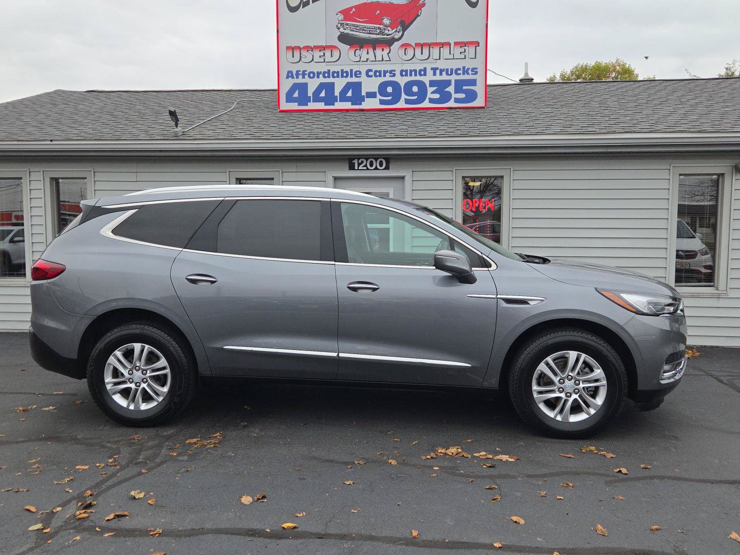 Used 2019 Buick Enclave Essence FWD image 2