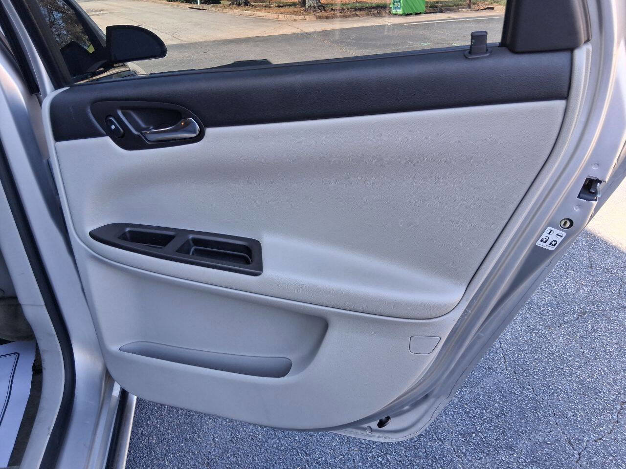 Used 2006 Chevrolet Impala LT image 18