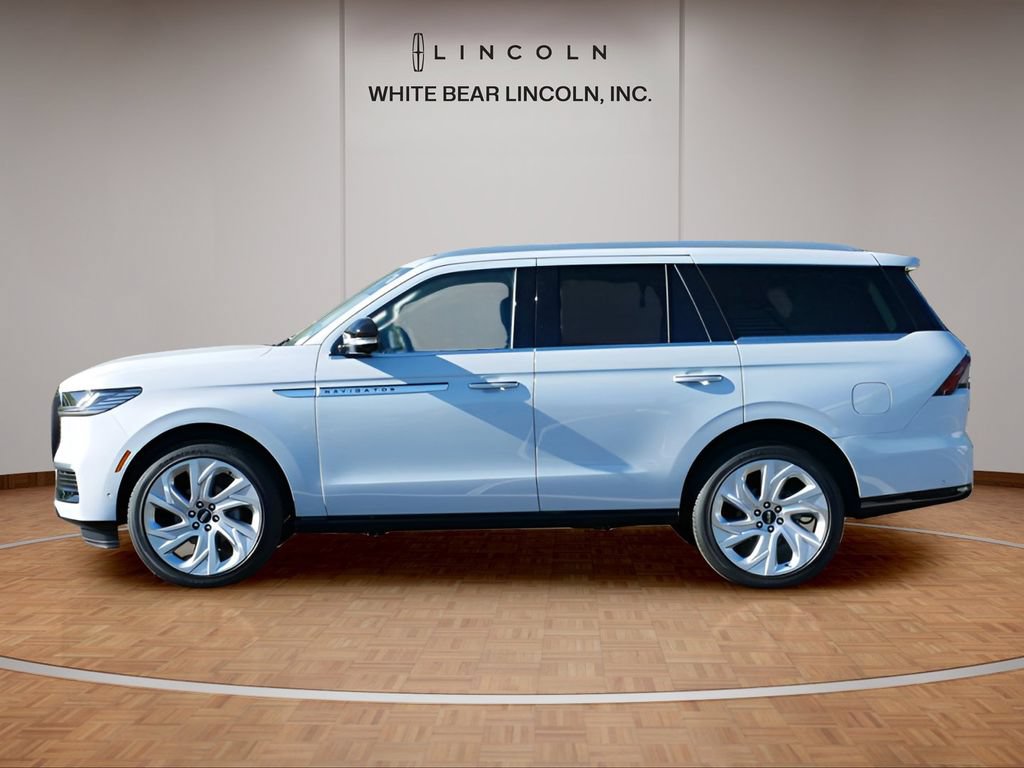 Used 2025 Lincoln Navigator Reserve AWD/4WD image 8