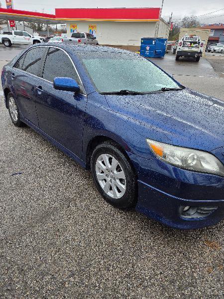 Used 2011 Toyota Camry SE w/ SE Extra-Value Pkg #1 image 2