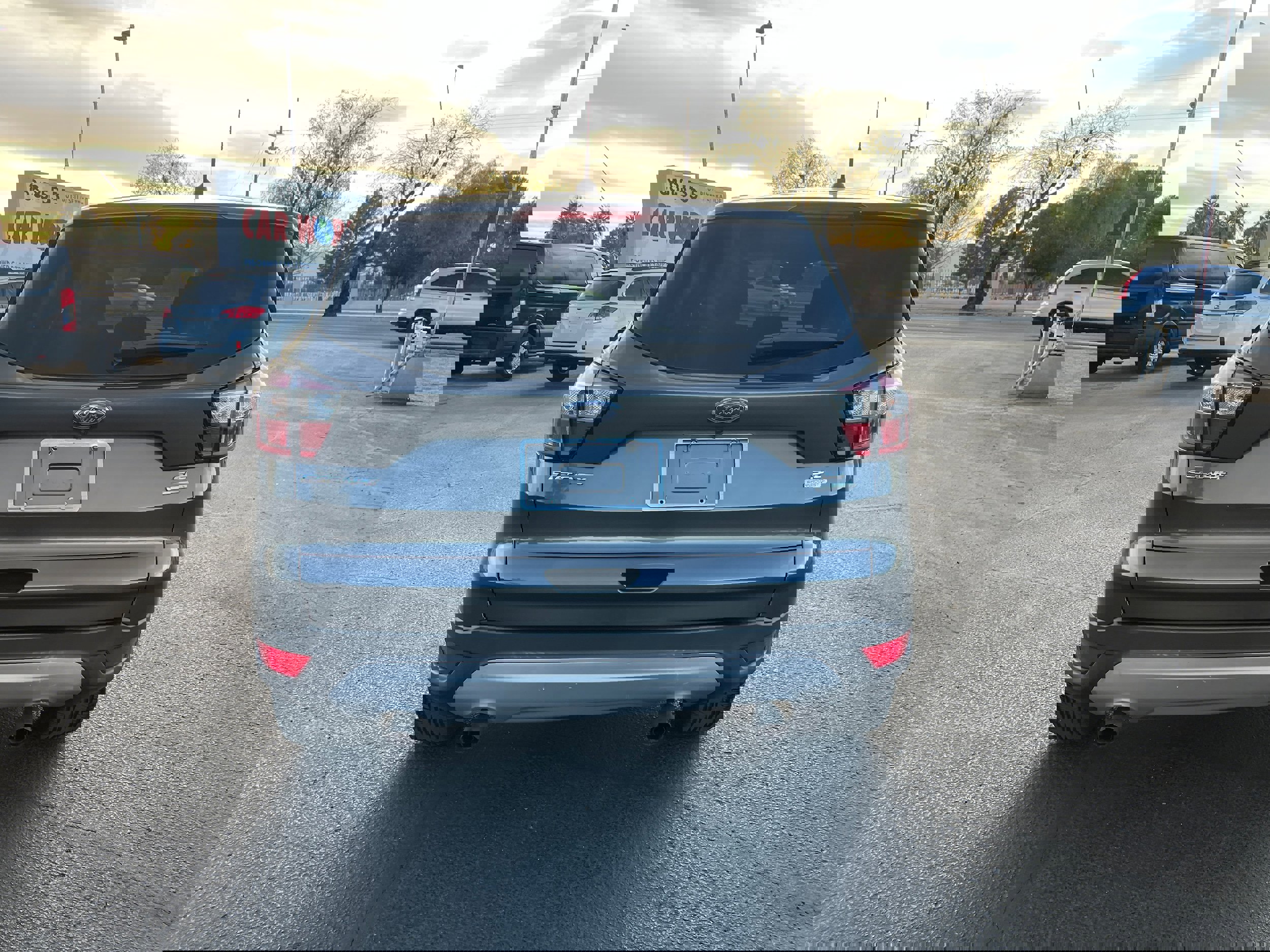 Used 2017 Ford Escape SE image 4