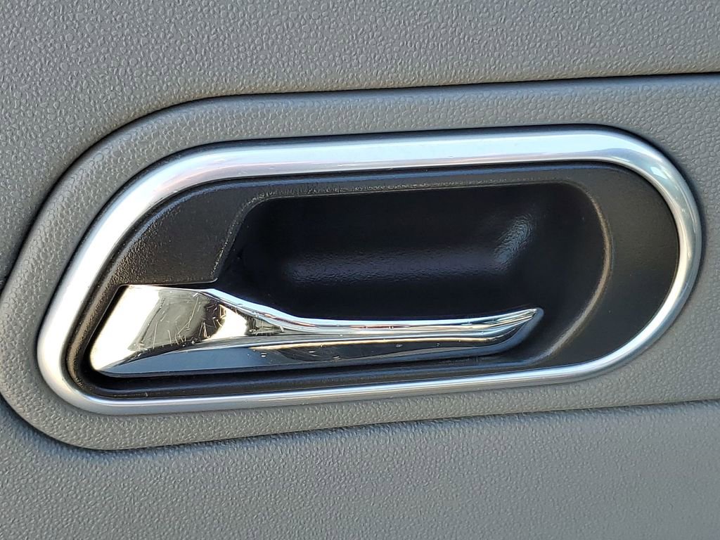 Used 2005 Chrysler Crossfire Limited image 21