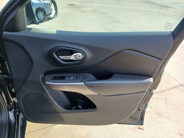 Used 2021 Jeep Cherokee Latitude Lux w/ Comfort/Convenience Group image 17