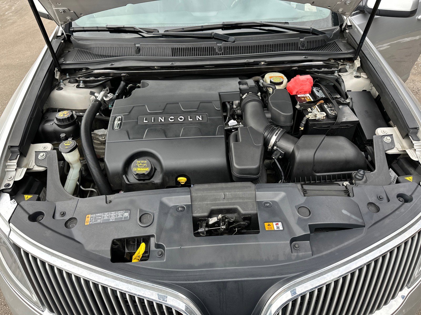 Used 2013 Lincoln MKS image 11