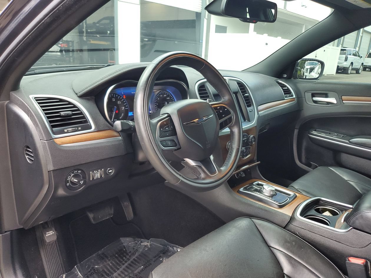 Used 2019 Chrysler 300 C RWD image 18