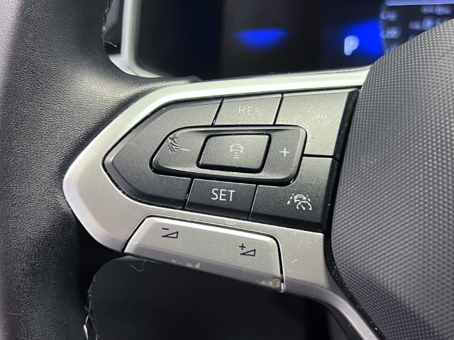 Certified 2025 Volkswagen Taos SE FWD image 20