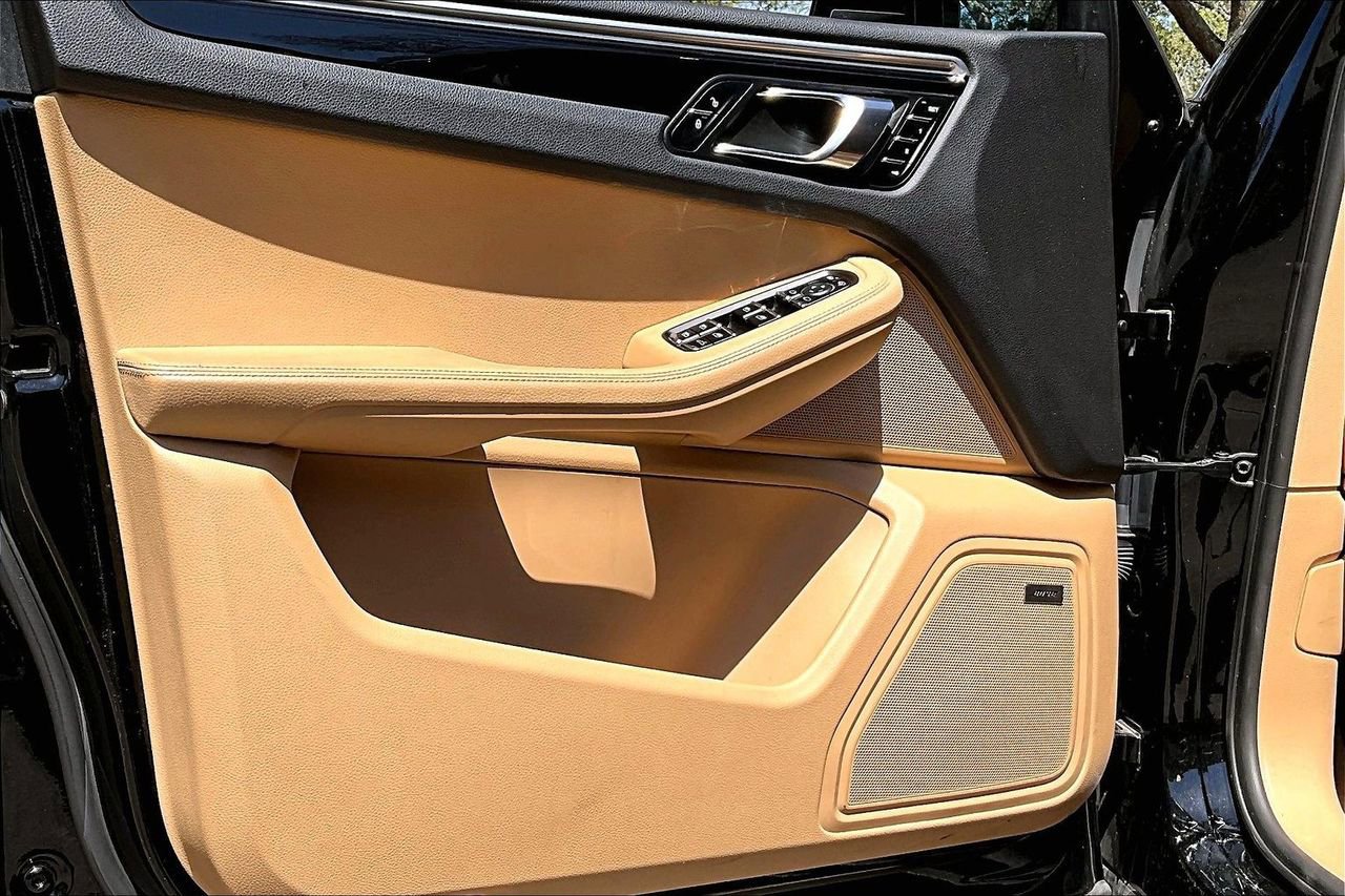 Used 2018 Porsche Macan Sport Edition image 16