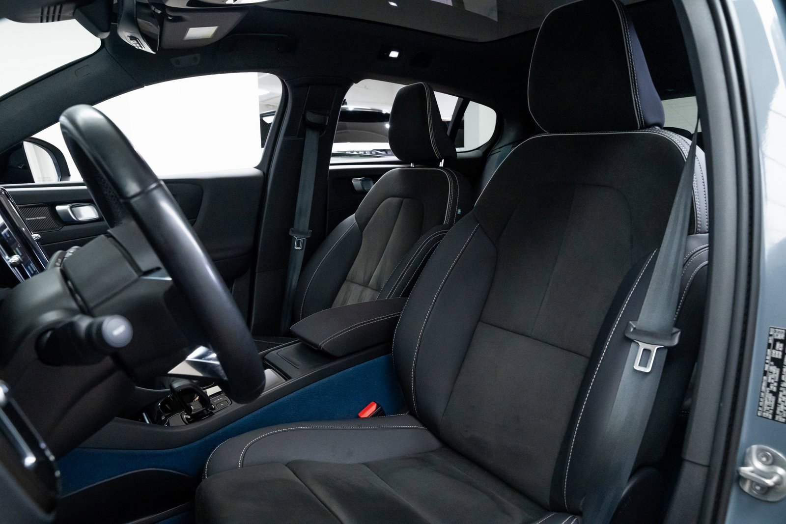 Used 2023 Volvo C40 P8 Recharge Ultimate image 16