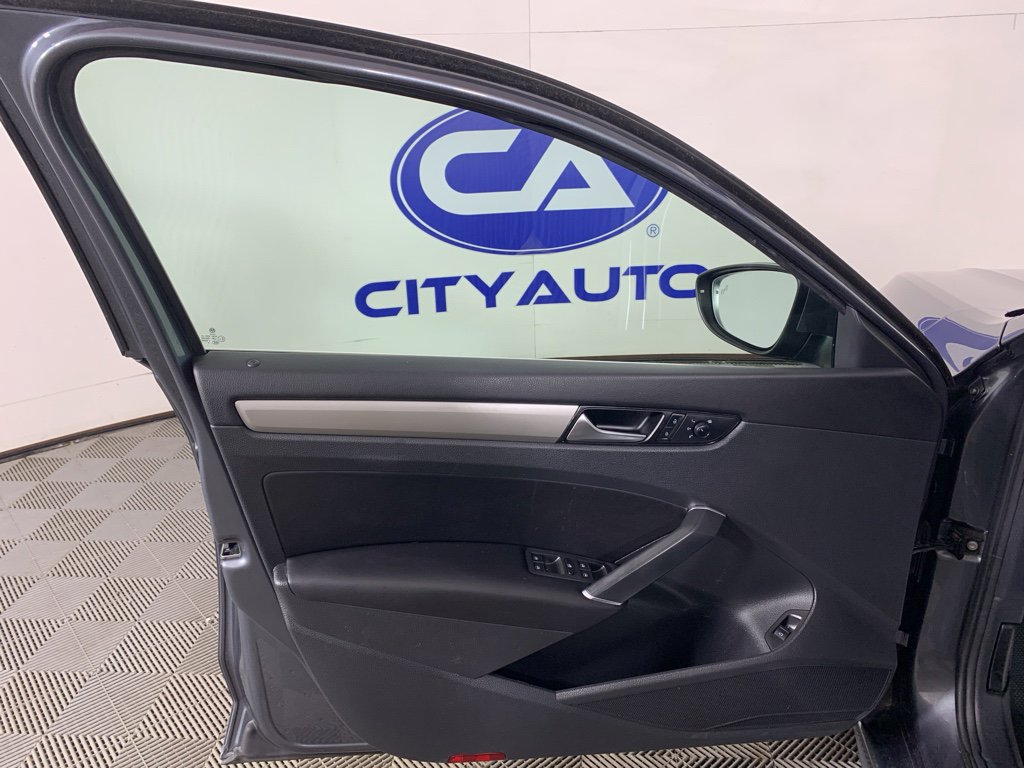 Used 2020 Volkswagen Passat 2.0T SE image 14