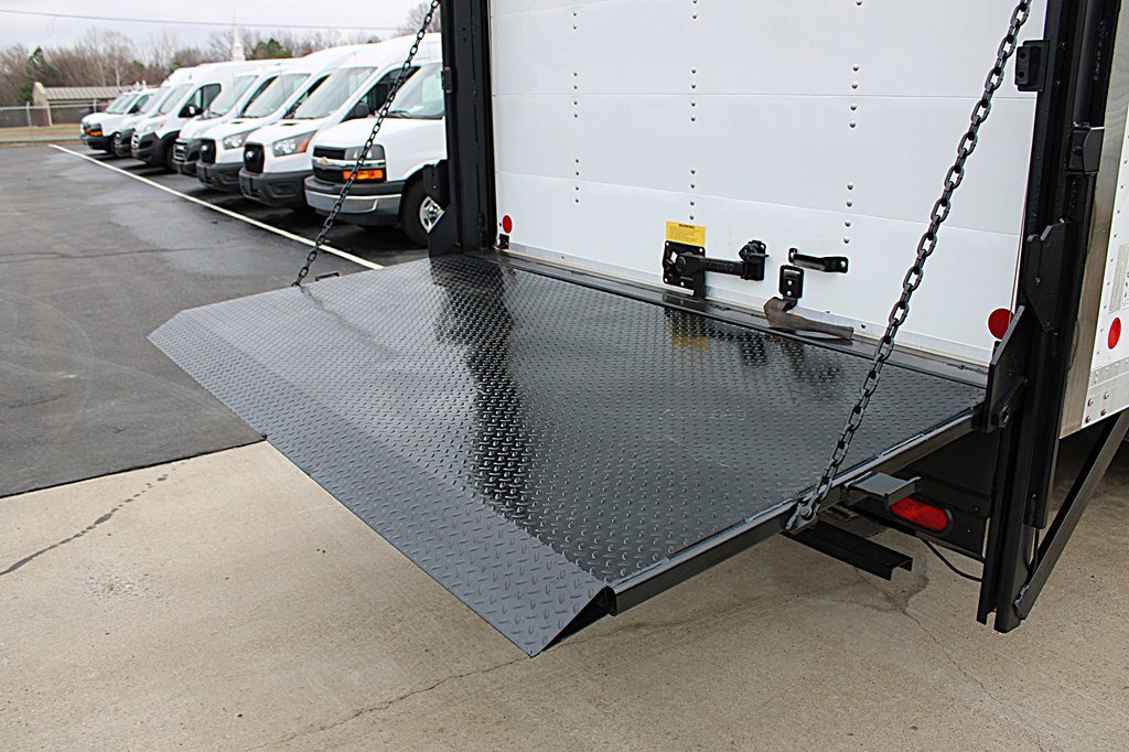 Used 2019 Isuzu NPR image 13