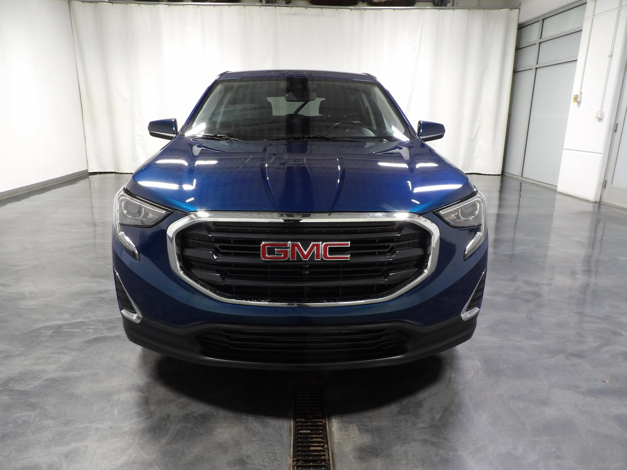 Used 2020 GMC Terrain SLE FWD image 2
