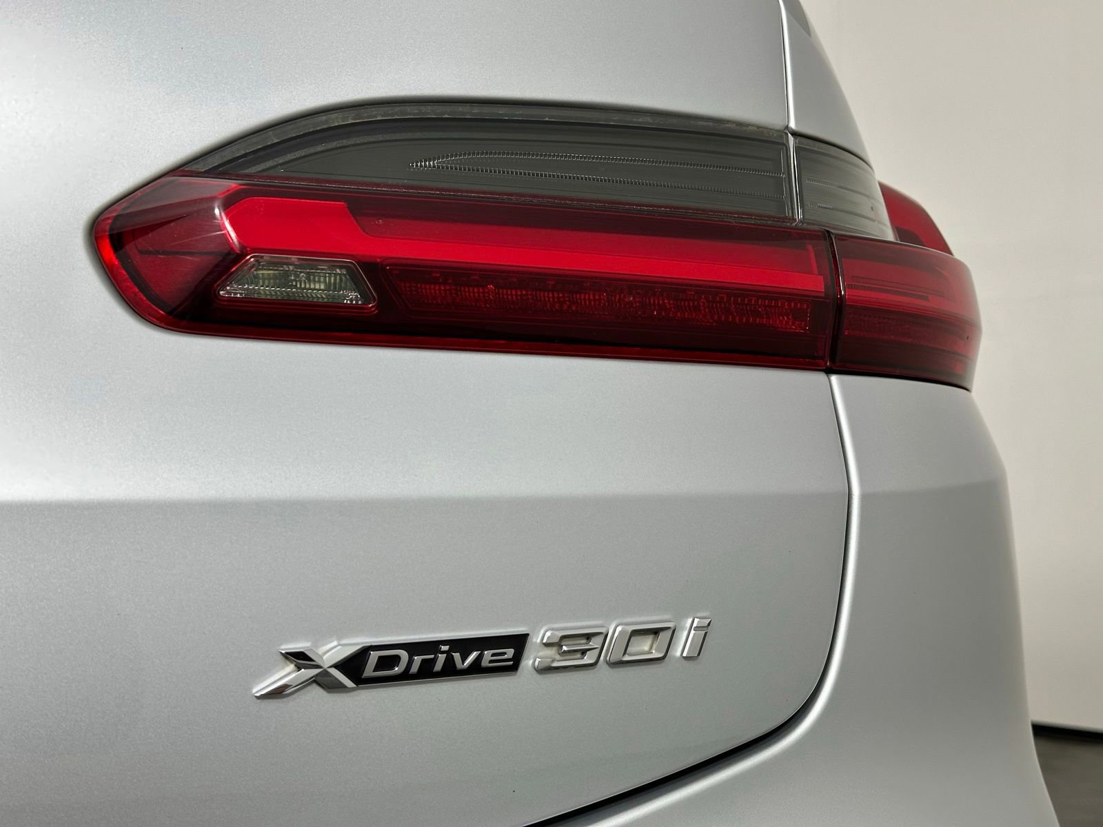 Used 2019 BMW X4 xDrive30i w/ Driving Assistance Package AWD/4WD image 8