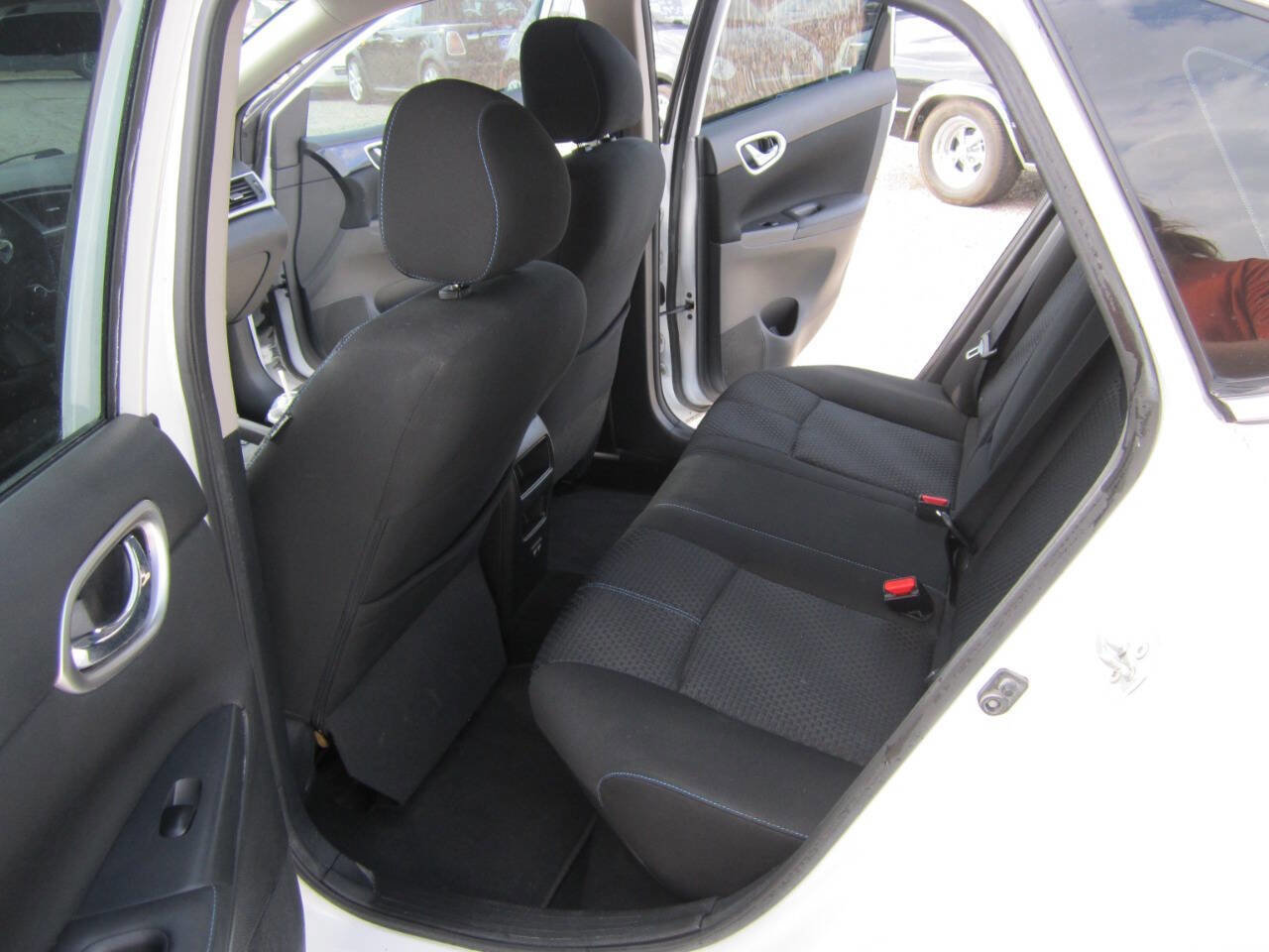 Used 2018 Nissan Sentra SR w/ SR Midnight Edition Package image 8