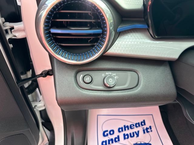 New 2026 Chevrolet Trax LT w/ LT Convenience Package FWD image 10