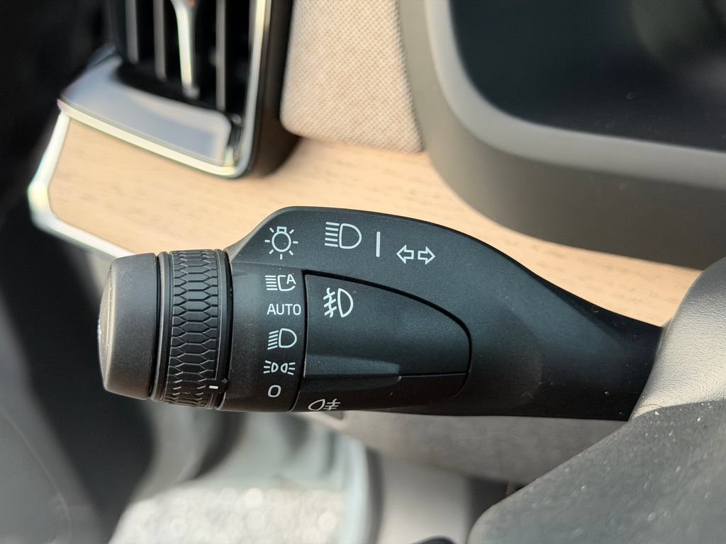 New 2026 Volvo XC90 T8 Plus w/ Protection Package Premier AWD/4WD image 28