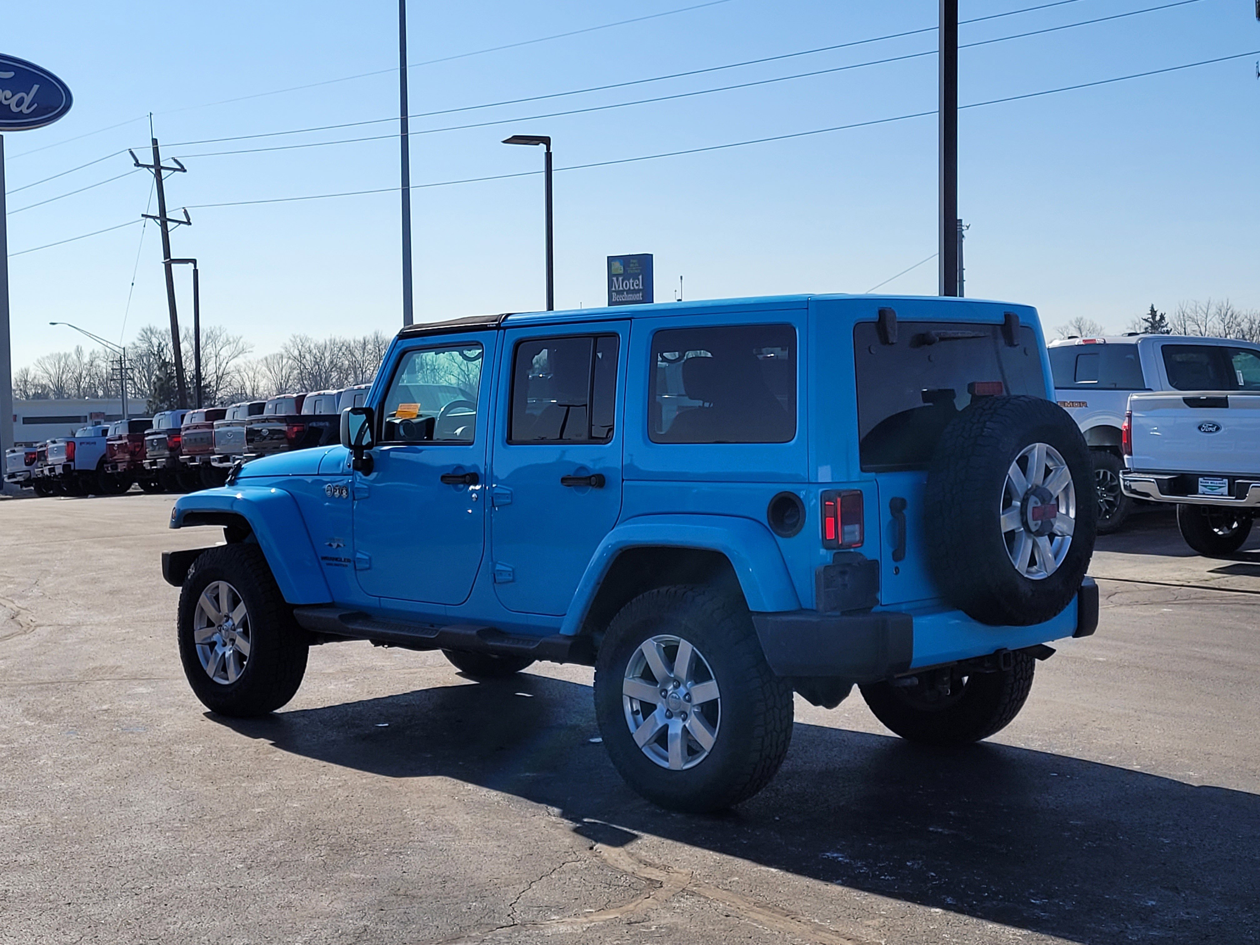 Used 2017 Jeep Wrangler Unlimited Sahara w/ Connectivity Group image 6