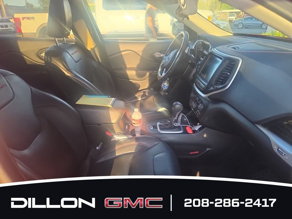 Used 2016 Jeep Cherokee Trailhawk w/ Leather Interior Group AWD/4WD image 19
