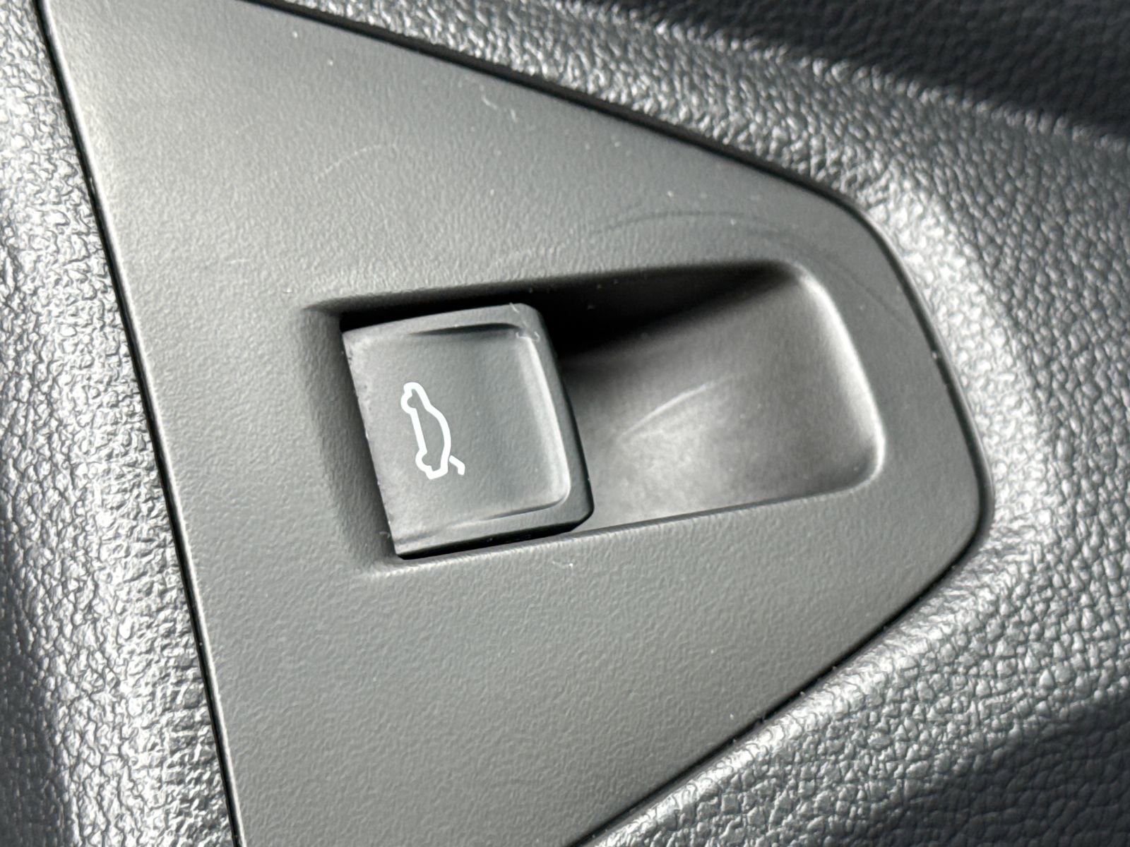 Certified 2025 Volkswagen Jetta SEL FWD image 20