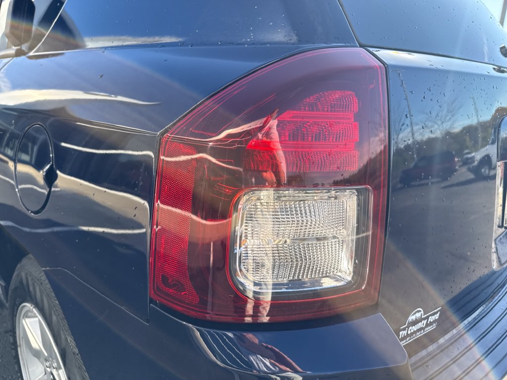 Used 2017 Jeep Compass Latitude FWD image 48