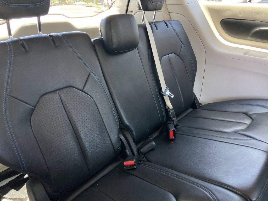Used 2021 Chrysler Pacifica Touring-L FWD image 22